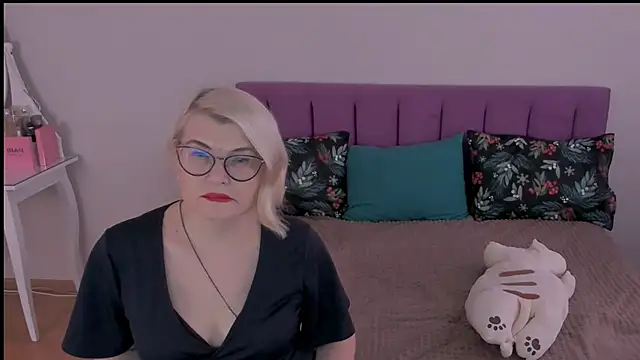 Snapshot of sabrinamacmarren chatting on 02-05-25, 11:44 sabrinamacmarren online show from 02-05-25, 11:44