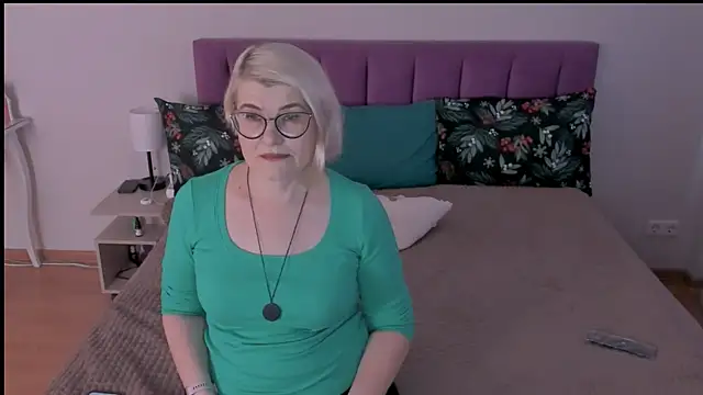 Snapshot of sabrinamacmarren chatting on 02-09-25, 01:35 sabrinamacmarren online show from 02-09-25, 01:35