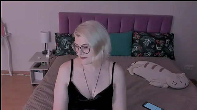 Snapshot of sabrinamacmarren chatting on 02-13-25, 07:52 sabrinamacmarren online show from 02-13-25, 07:52