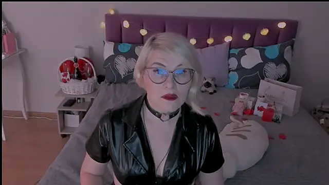 Snapshot of sabrinamacmarren chatting on 02-14-25, 06:29 sabrinamacmarren online show from 02-14-25, 06:29