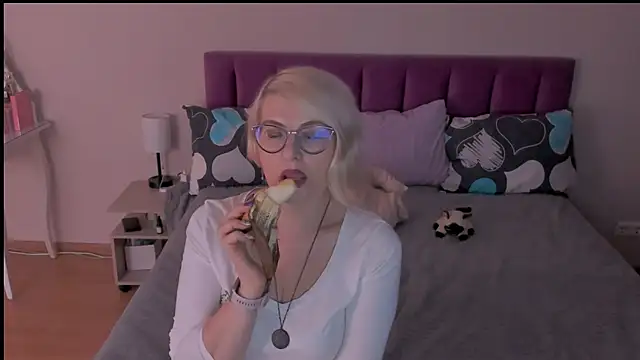 Snapshot of sabrinamacmarren chatting on 02-22-25, 03:36 sabrinamacmarren online show from 02-22-25, 03:36