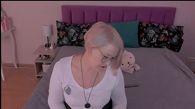 Snapshot of sabrinamacmarren chatting on 03-08-25, 05:17 sabrinamacmarren online show from 03-08-25, 05:17
