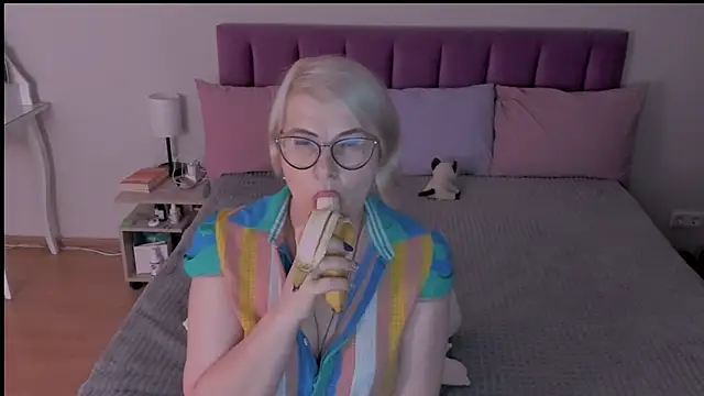 Snapshot of sabrinamacmarren chatting on 03-14-25, 06:39 sabrinamacmarren online show from 03-14-25, 06:39
