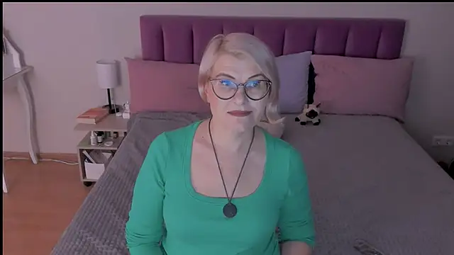 Snapshot of sabrinamacmarren chatting on 03-20-25, 05:25 sabrinamacmarren online show from 03-20-25, 05:25
