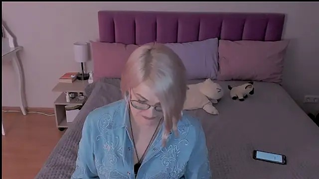 Snapshot of sabrinamacmarren chatting on 03-21-25, 11:01 sabrinamacmarren online show from 03-21-25, 11:01