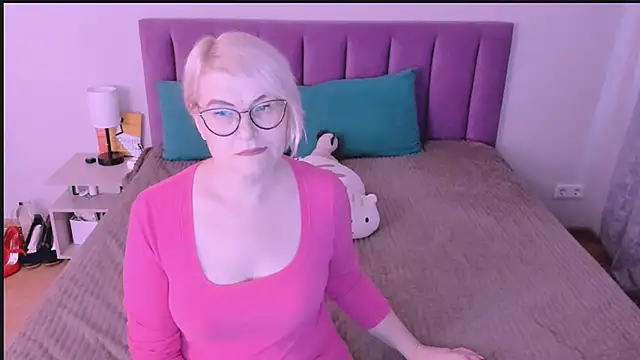 Snapshot of sabrinamacmarren chatting on 09-27-25, 03:17 sabrinamacmarren online show from 09-27-25, 03:17