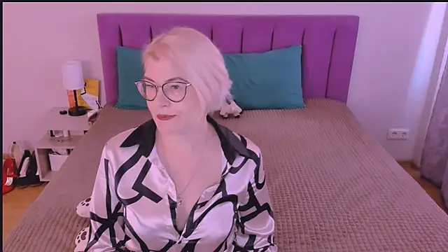 Snapshot of sabrinamacmarren chatting on 09-28-25, 11:48 sabrinamacmarren online show from 09-28-25, 11:48