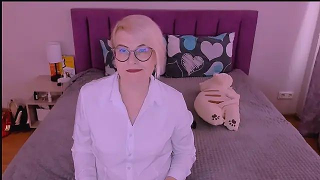 Snapshot of sabrinamacmarren chatting on 10-05-25, 12:25 sabrinamacmarren online show from 10-05-25, 12:25