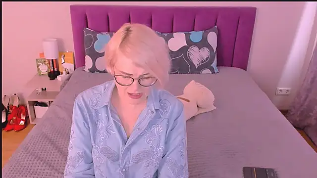 Snapshot of sabrinamacmarren chatting on 10-15-25, 12:27 sabrinamacmarren online show from 10-15-25, 12:27
