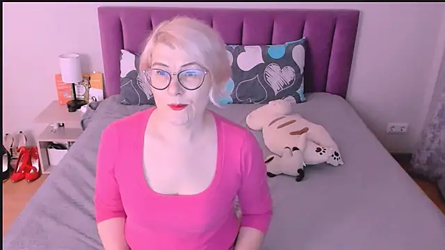 Snapshot of sabrinamacmarren chatting on 10-16-25, 04:41 sabrinamacmarren online show from 10-16-25, 04:41