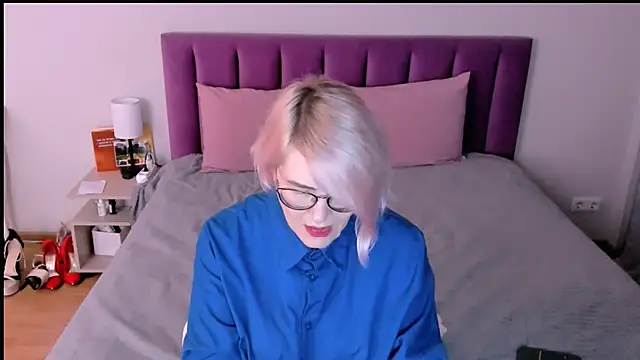 sabrinamacmarren online show from 12-02-25, 01:39