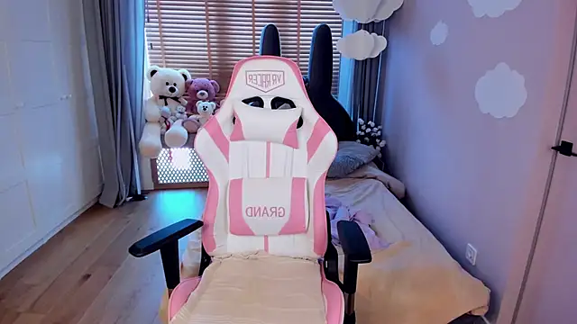 MiaSilkX online show from 03-13-26, 08:10