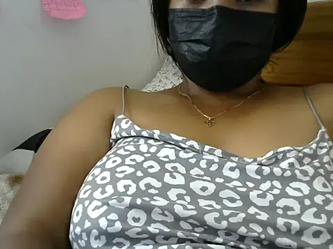 Snapshot of Artinah22 chatting on 02-06-25, 09:11 Artinah22 online show from 02-06-25, 09:11