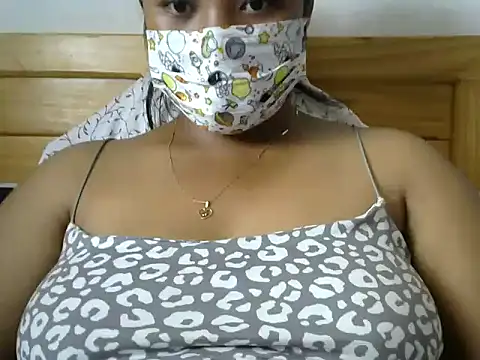 Snapshot of Artinah22 chatting on 02-06-25, 12:37 Artinah22 online show from 02-06-25, 12:37