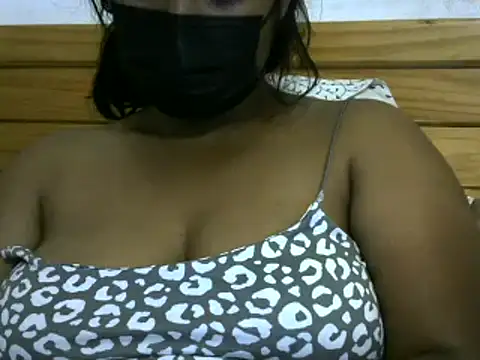 Snapshot of Artinah22 chatting on 02-20-25, 04:25 Artinah22 online show from 02-20-25, 04:25