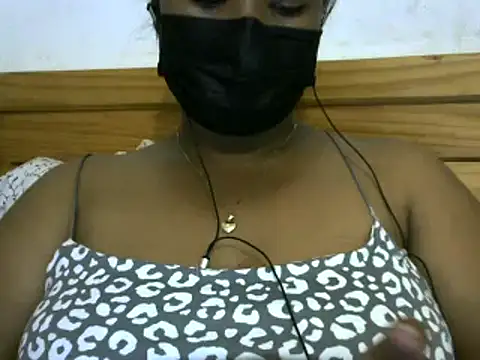 Snapshot of Artinah22 chatting on 02-20-25, 08:03 Artinah22 online show from 02-20-25, 08:03