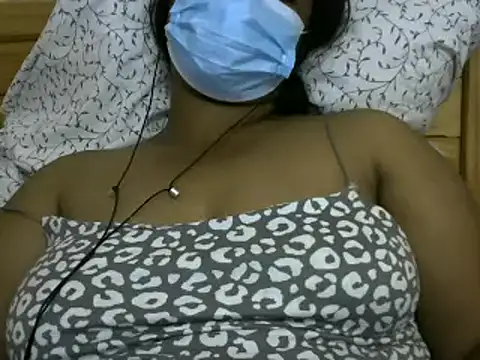 Snapshot of Artinah22 chatting on 02-22-25, 07:01 Artinah22 online show from 02-22-25, 07:01