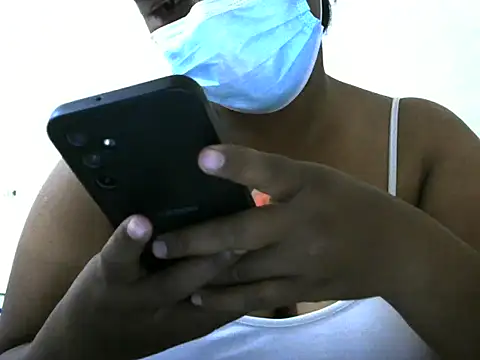 Snapshot of Artinah22 chatting on 09-29-25, 04:34 Artinah22 online show from 09-29-25, 04:34