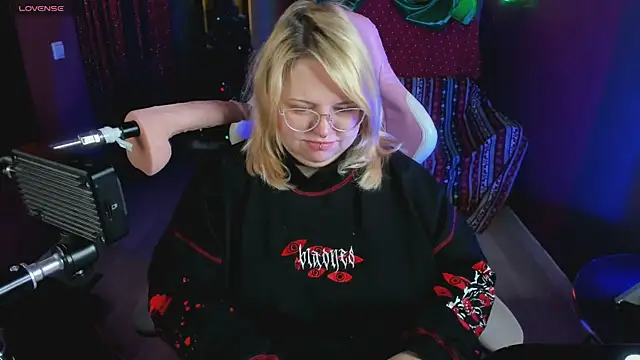 Yoki Shizuko online show from 12-22-25, 06:21