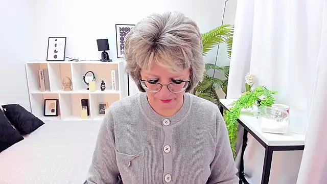 EvelynJoyful online show from 11-17-25, 05:13