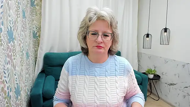 Snapshot of EvelynJoyful chatting on 03-27-26, 08:26 EvelynJoyful online show from 03-27-26, 08:26