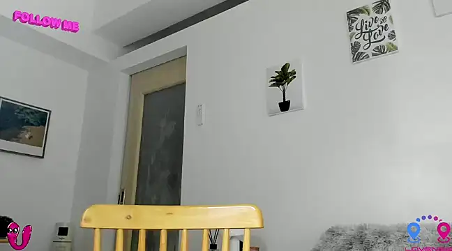 Snapshot of hottycrishina chatting on 03-03-25, 09:00 hottycrishina online show from 03-03-25, 09:00