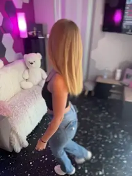 Snapshot of AnastasiaAniess chatting on 10-28-25, 12:52 AnastasiaAniess online show from 10-28-25, 12:52