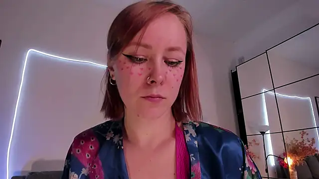 Snapshot of LilianKroft chatting on 01-13-26, 12:10 LilianKroft online show from 01-13-26, 12:10