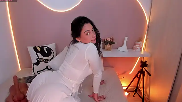 EllieMitchell online show from 01-24-25, 03:45