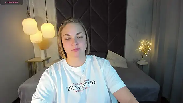 Snapshot of TataArdent chatting on 12-19-24, 08:23 TataArdent online show from 12-19-24, 08:23