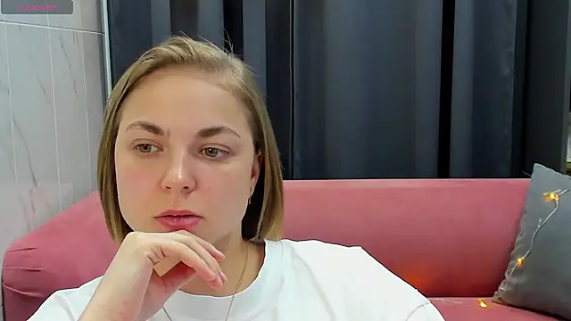 Snapshot of TataArdent chatting on 12-27-24, 02:25 TataArdent online show from 12-27-24, 02:25