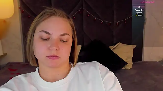 Snapshot of TataArdent chatting on 02-20-25, 11:43 TataArdent online show from 02-20-25, 11:43