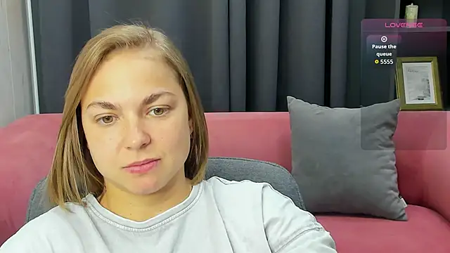 Snapshot of TataArdent chatting on 12-14-25, 08:13 TataArdent online show from 12-14-25, 08:13