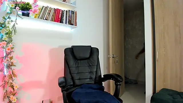 Snapshot of ALLMECANDY chatting on 12-05-24, 08:22 ALLMECANDY online show from 12-05-24, 08:22