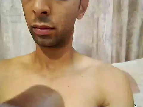 Snapshot of thetunisensexyguy chatting on 10-31-25, 03:35 thetunisensexyguy online show from 10-31-25, 03:35