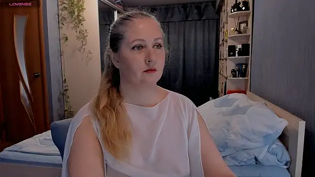 Snapshot of SweetLanna chatting on 04-01-26, 08:39 SweetLanna online show from 04-01-26, 08:39