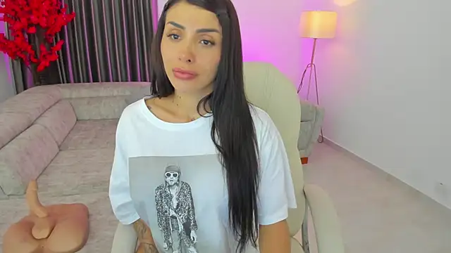 Snapshot of Sarah_Stone_ chatting on 01-12-25, 01:32 Sarah Stone online show from 01-12-25, 01:32
