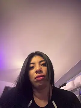 Snapshot of miaparkers chatting on 12-13-25, 11:43 miaparkers online show from 12-13-25, 11:43