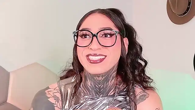 Snapshot of juliana_robles chatting on 02-19-26, 10:44 juliana robles online show from 02-19-26, 10:44