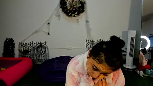 AbbyTaylorr online show from 10-01-25, 03:45