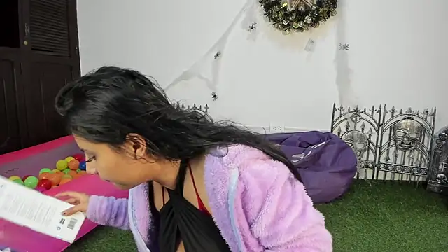 AbbyTaylorr online show from 10-08-25, 04:54