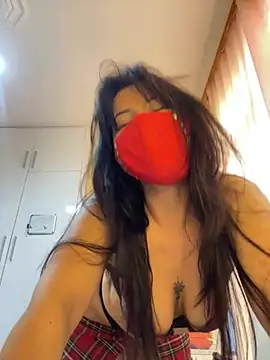 Snapshot of White-Petite chatting on 04-23-26, 12:29 White-Petite online show from 04-23-26, 12:29