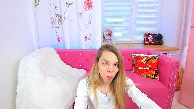 Snapshot of The_Deep_Passion chatting on 03-08-25, 08:00 The Deep Passion online show from 03-08-25, 08:00