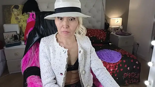 RoxalanaStar online show from 06-19-26, 10:19
