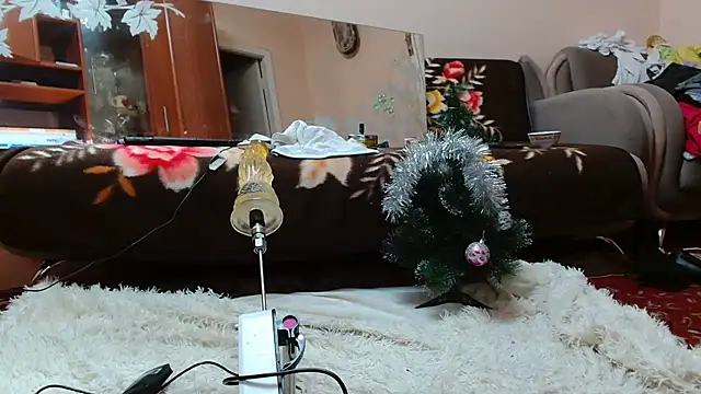 Snapshot of AlinasissyXX chatting on 12-21-24, 08:10 AlinasissyXX online show from 12-21-24, 08:10