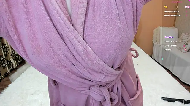 Snapshot of AnneRainn chatting on 01-19-25, 04:33 AnneRainn online show from 01-19-25, 04:33