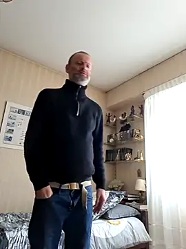 Snapshot of Perv10 chatting on 11-26-25, 09:32 Perv10 online show from 11-26-25, 09:32