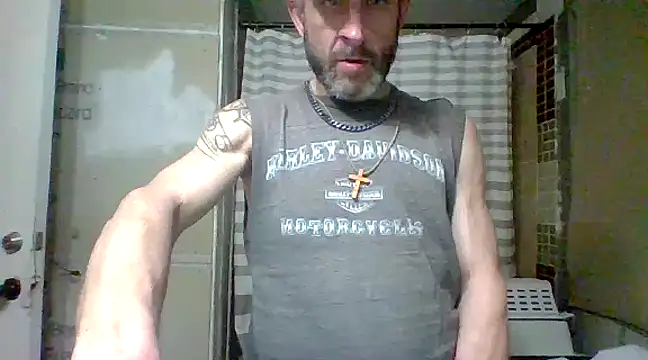 Snapshot of ThickDMatty@xh chatting on 03-19-25, 01:32 ThickDMattyxh online show from 03-19-25, 01:32