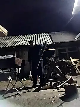 Snapshot of sarpe4 chatting on 10-15-25, 04:18 sarpe4 online show from 10-15-25, 04:18