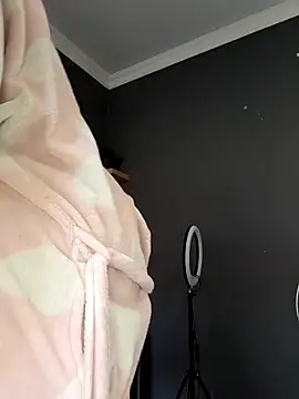 Snapshot of SWEETDOLLY29XX chatting on 12-04-25, 09:51 SWEETDOLLY29XX online show from 12-04-25, 09:51